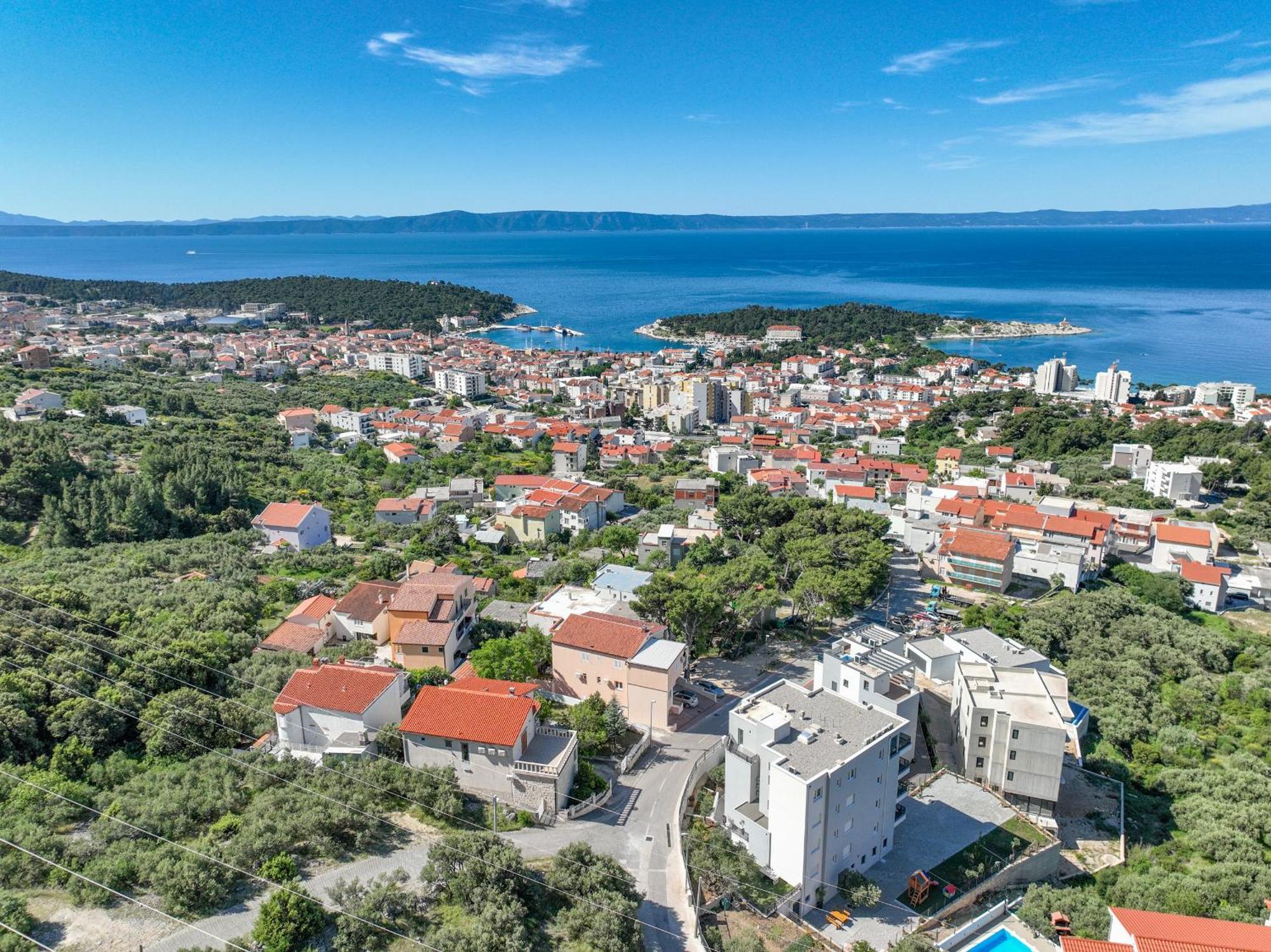 Kotisina J * Makarska